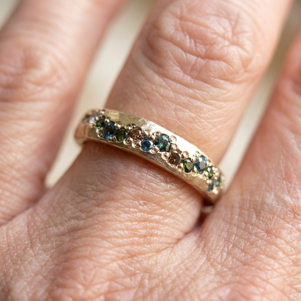 A Vintage Gold Colorful Ring