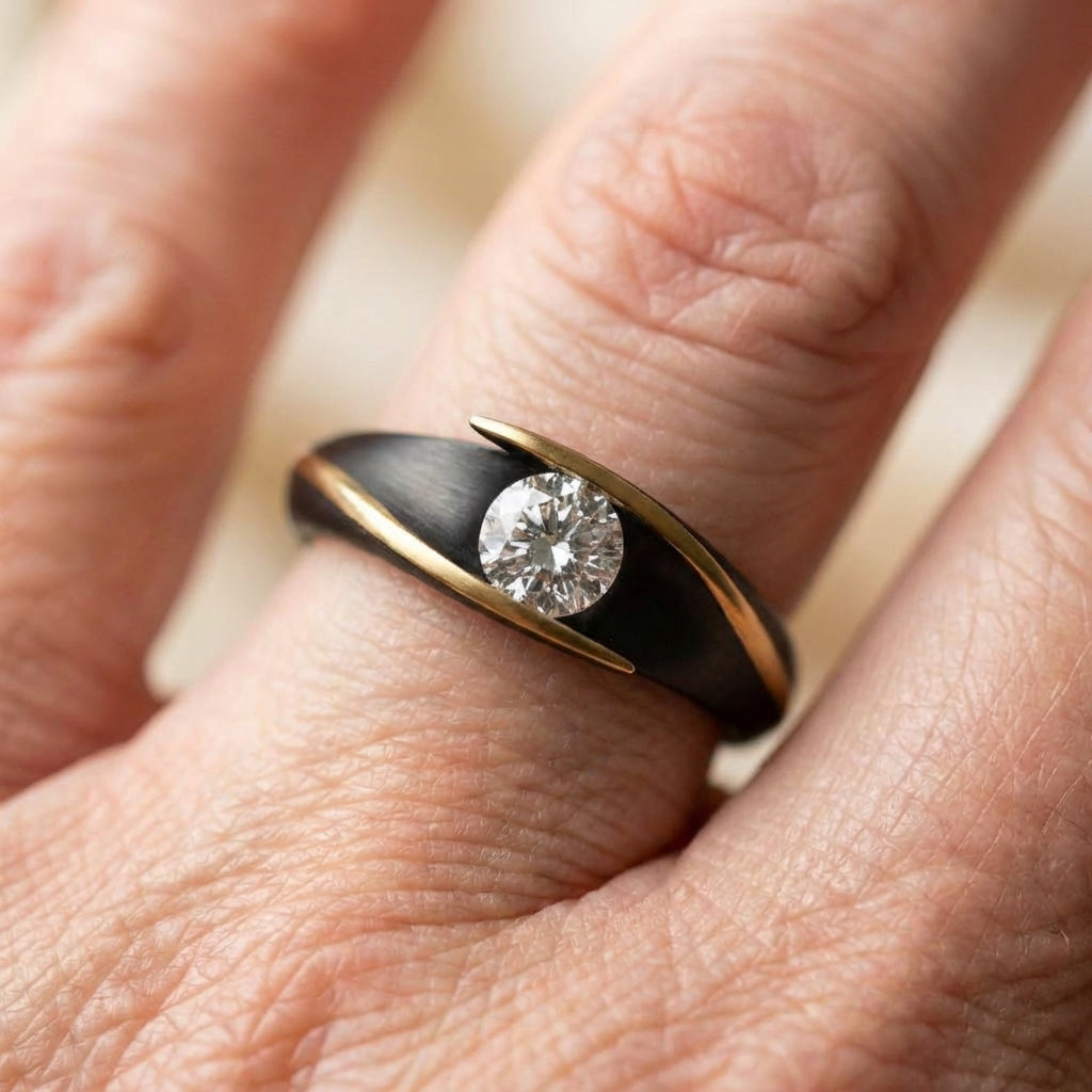 An Elegant Black Tension Set Ring