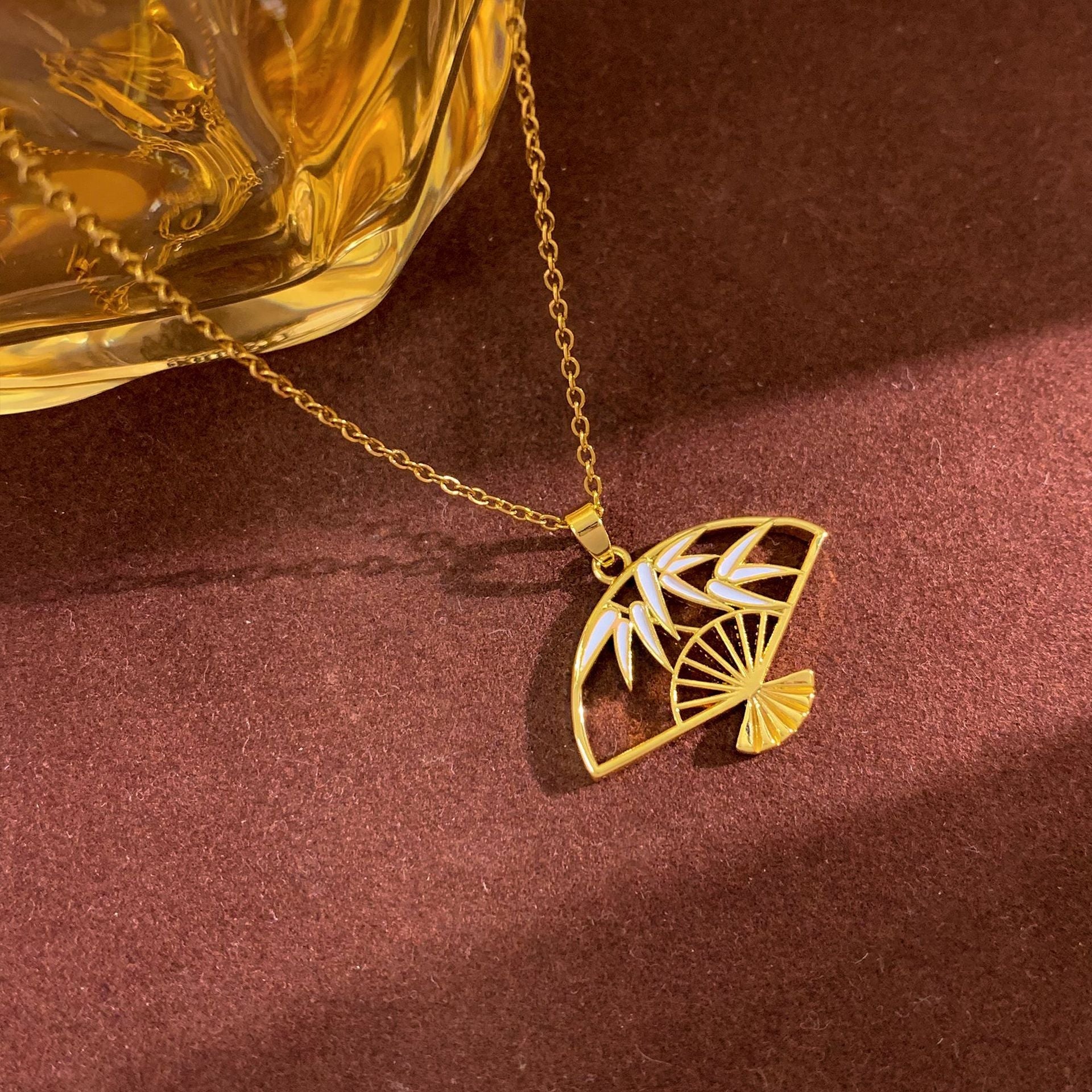 Elegant Gold Leaf Necklace