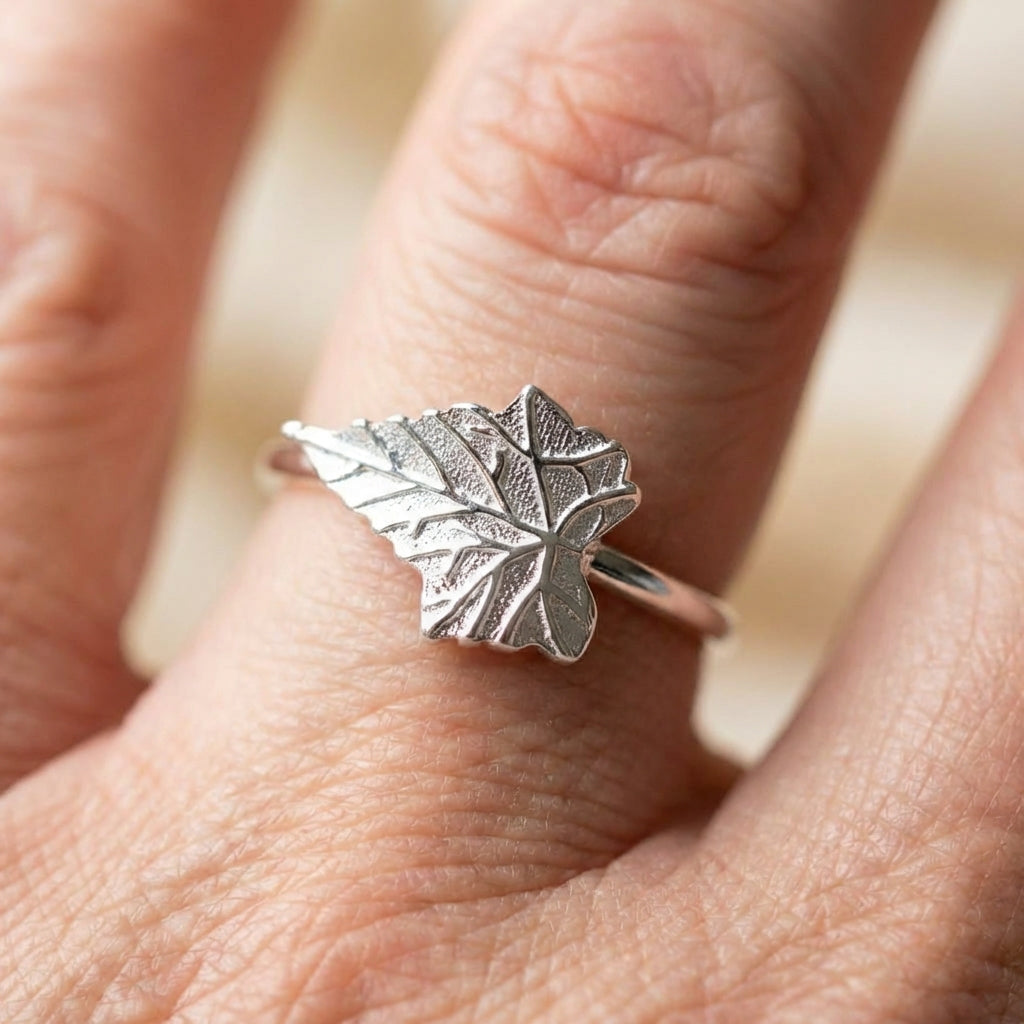 Elegant Maple Leaf Ring