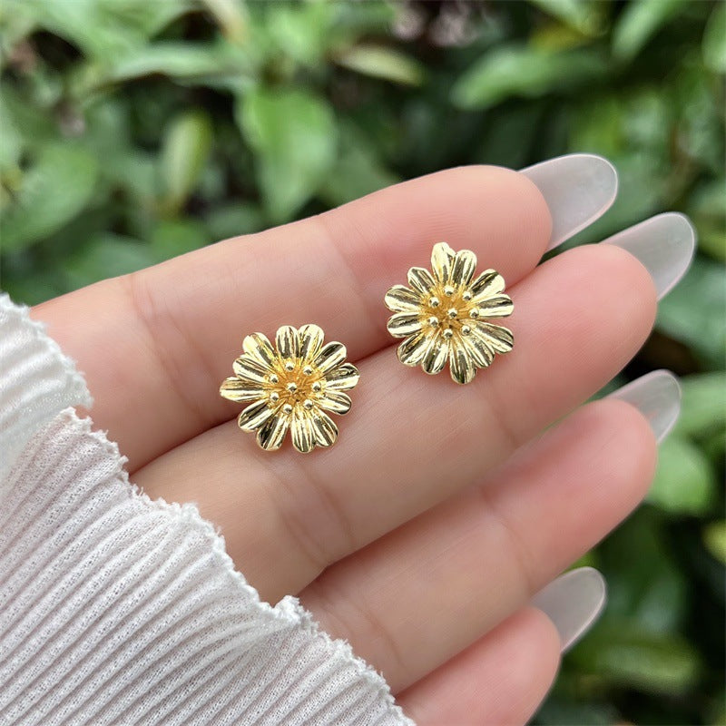 Gold Daisy Earrings