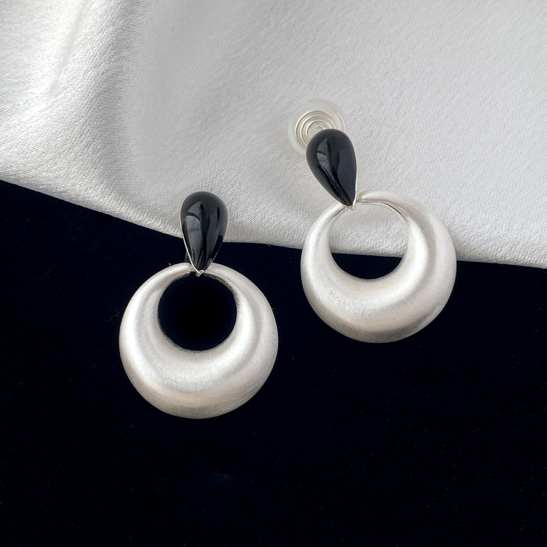 Modern Pearl Drop Earrings