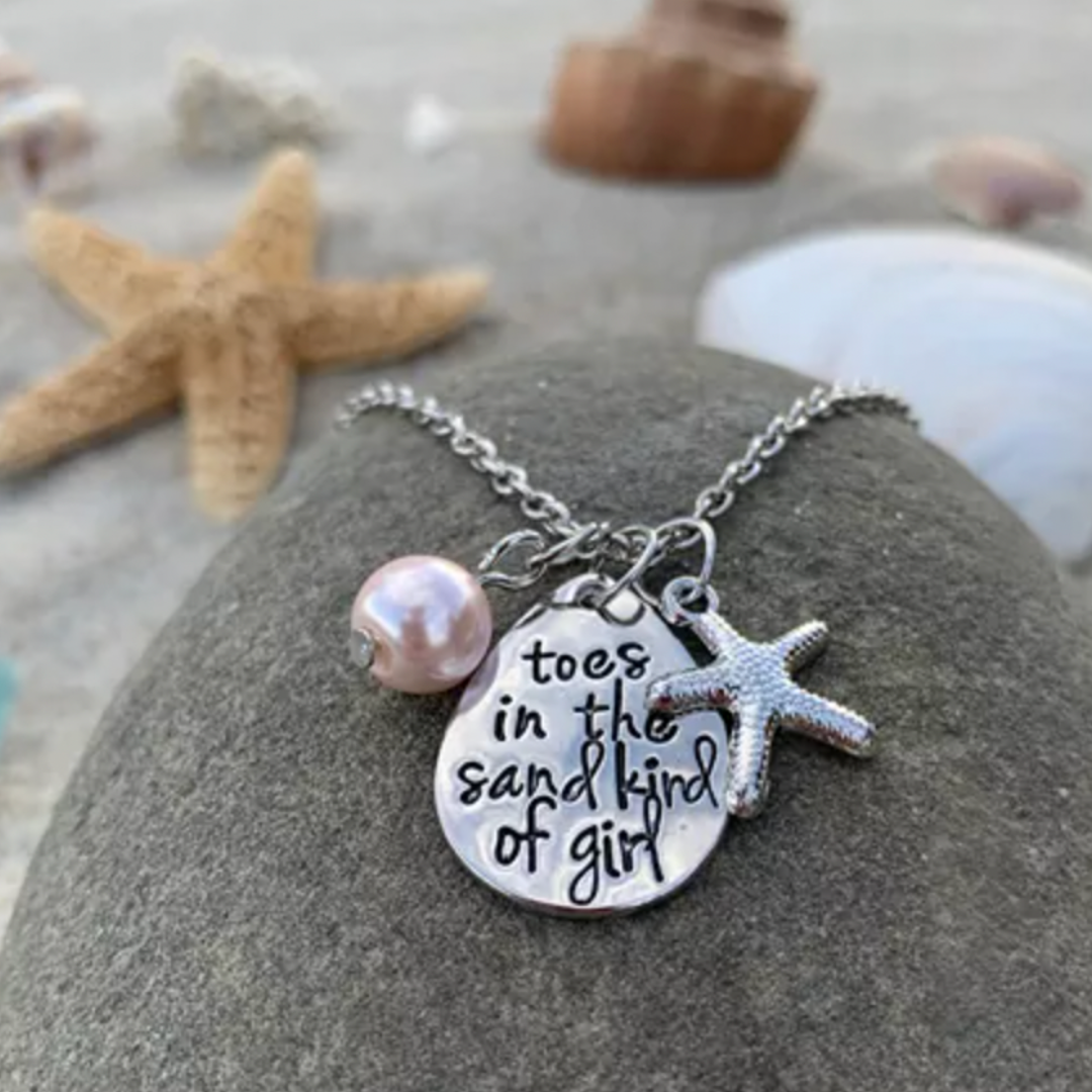 Toes In The Sand Necklace In Silver
