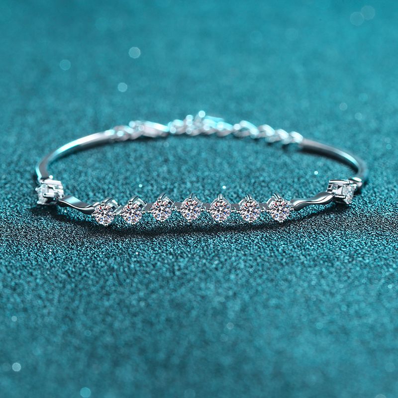 Vintage Elegant Moissanite