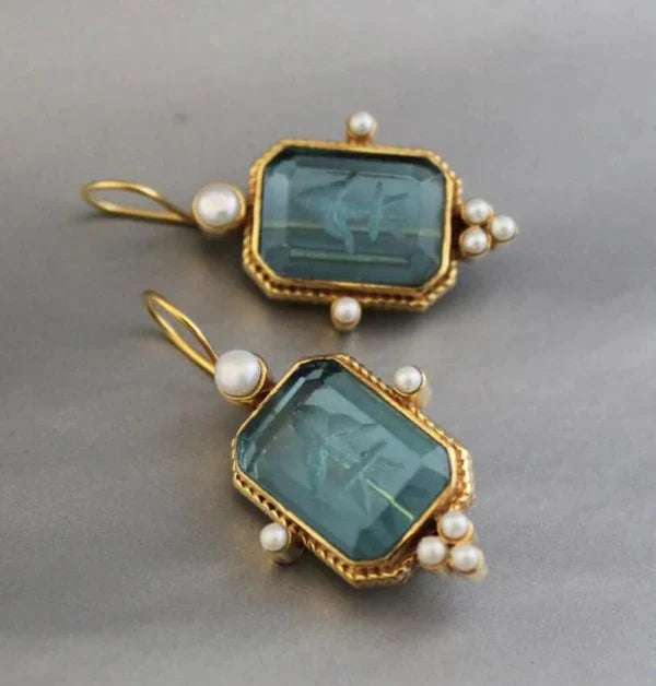 Vintage Pearl Intaglio