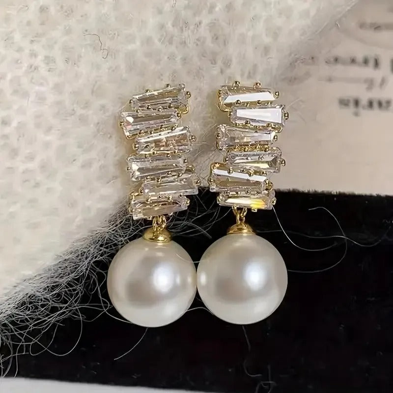 Vintage White Stone Pearl Gold Earrings